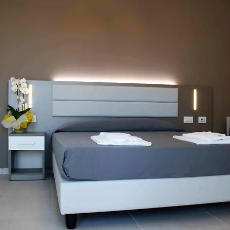 Gfh - Sole & Hotel Marotta