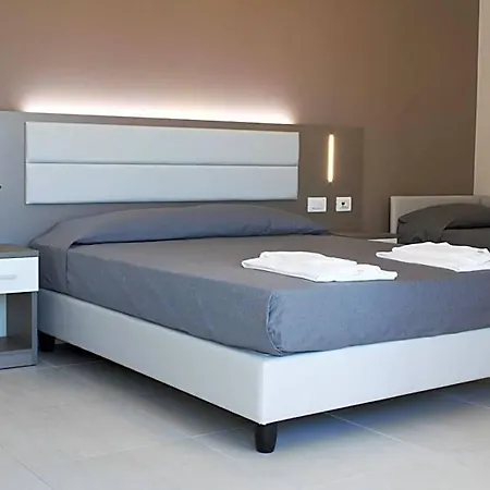 Hotel Gfh - Sole Marotta